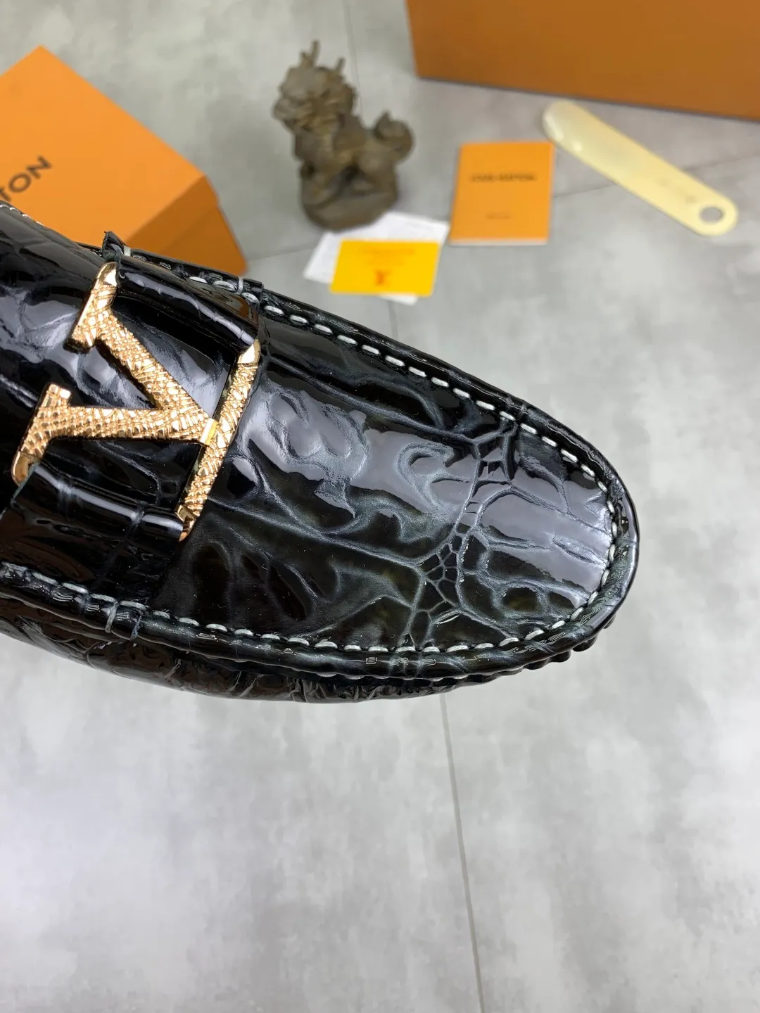 Men's men's shoes 💰P360💰【New style】🆘 🔥🆕【Louis Vuitton】LV Hong Kong high-quality beanie shoes. Loaf style for lazy people. This fabric is made of 🇮🇹 imported Italian first-layer cowhide➕full first-layer pigskin lining. The lining is more high-end. The original non-slip and wear-resistant rubber outsole is the only choice for driving. Size: 38-45. 4️⃣colors available.